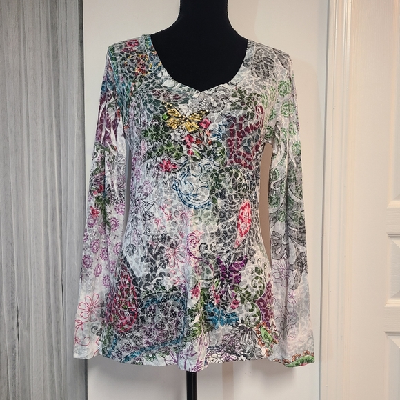 Long Sleeve Top V Neck Animal Print w Rhinestones - Picture 11 of 14